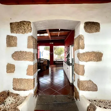 Doble Con Desayuno Incluido, Wifi Gratis, Estupenda Piscina En Yaiza Apartamento