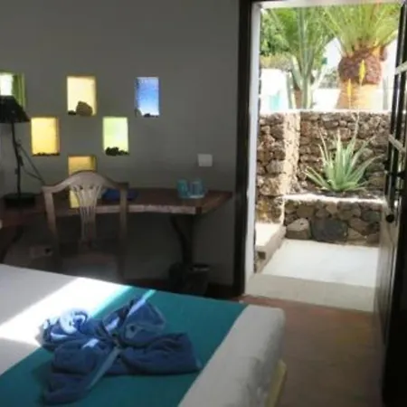 Doble Con Desayuno Incluido, Wifi Gratis, Estupenda Piscina En Yaiza * Yaiza (Lanzarote)
