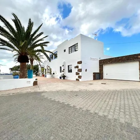 Apartament Doble Con Desayuno Incluido, Wifi Gratis, Estupenda Piscina En Yaiza