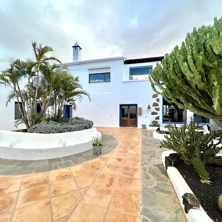 Doble Con Desayuno Incluido, Wifi Gratis, Estupenda Piscina En Yaiza *