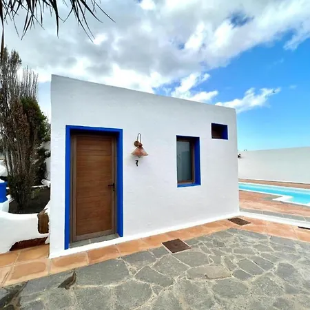 Doble Con Desayuno Incluido, Wifi Gratis, Estupenda Piscina En Yaiza *