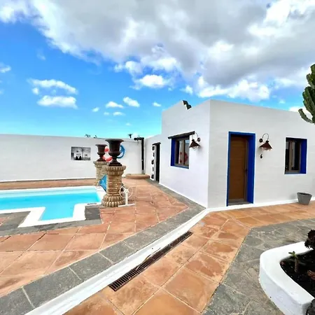 Doble Con Desayuno Incluido, Wifi Gratis, Estupenda Piscina En Yaiza * Yaiza (Lanzarote)