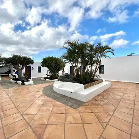 Doble Con Desayuno Incluido, Wifi Gratis, Estupenda Piscina En Yaiza
